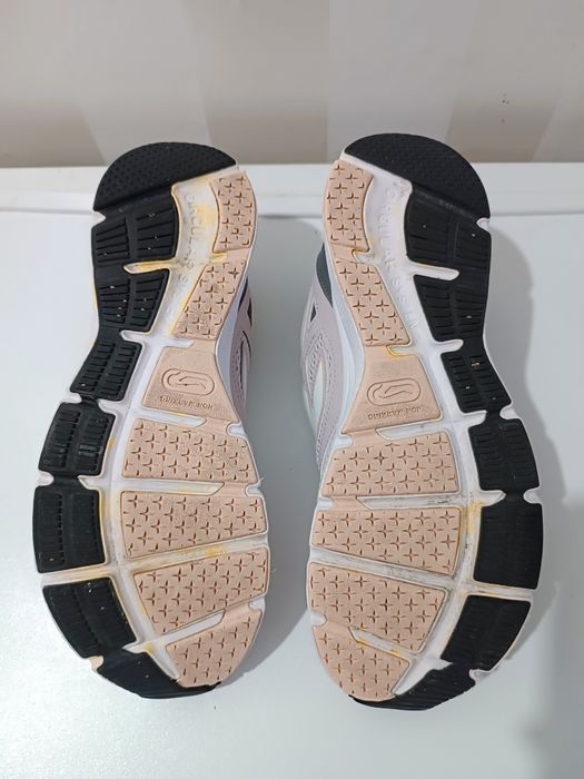 Дамски спортни маратонки