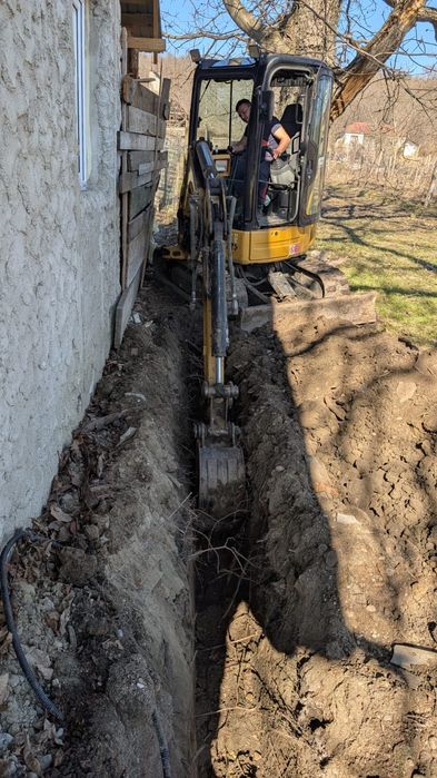 Prestari servicii cu miniexcavator și camioneta basculabila