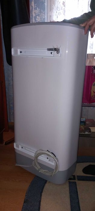 Vand boiler electric ARISTON VELIS, 80 ltr, 1500 W, folosit