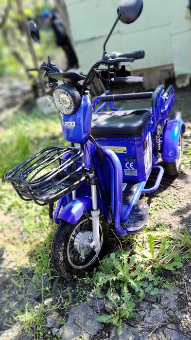 Motocicleta pe 3 roti