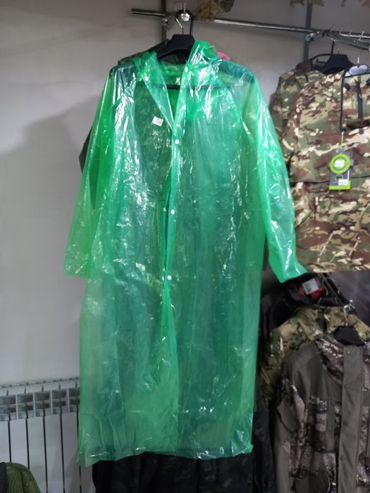 Дождеви . Плащи и костюмы.