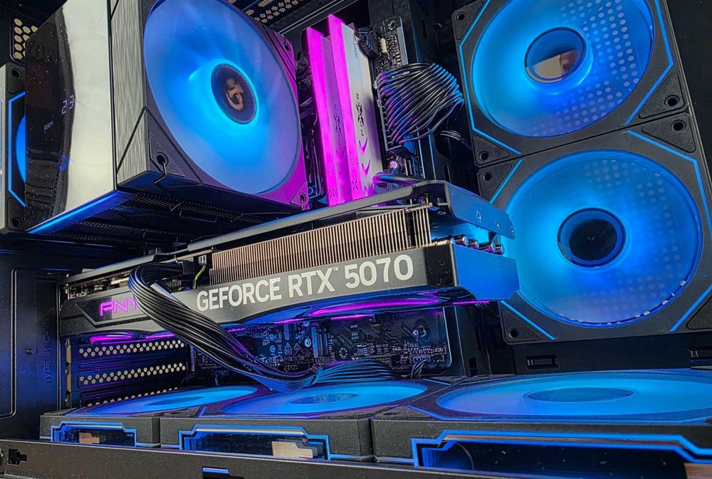 Геймърски компютър - Нов ( Ryzen 7 7700 | RТX 5070 | DDR5 RAM | SSD NVMe )