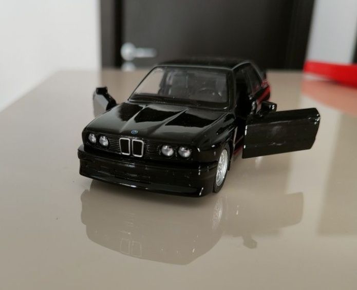 Macheta BMW M3 1987 BMW Ursuleț din aluminiu ( disponibil Negru sau Alb , preț fix pe bucata) 20cm lungime