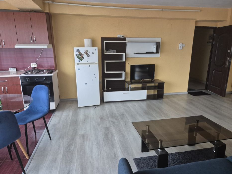 Închiriez apartament