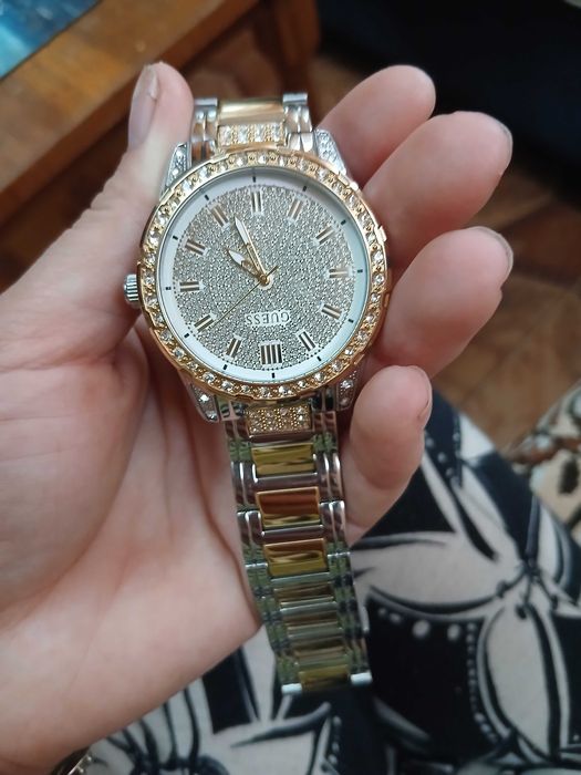ceas de damă GUESS GUGW1037L2 (sau modelul din seria GUESS Moonlight / Her Demand),