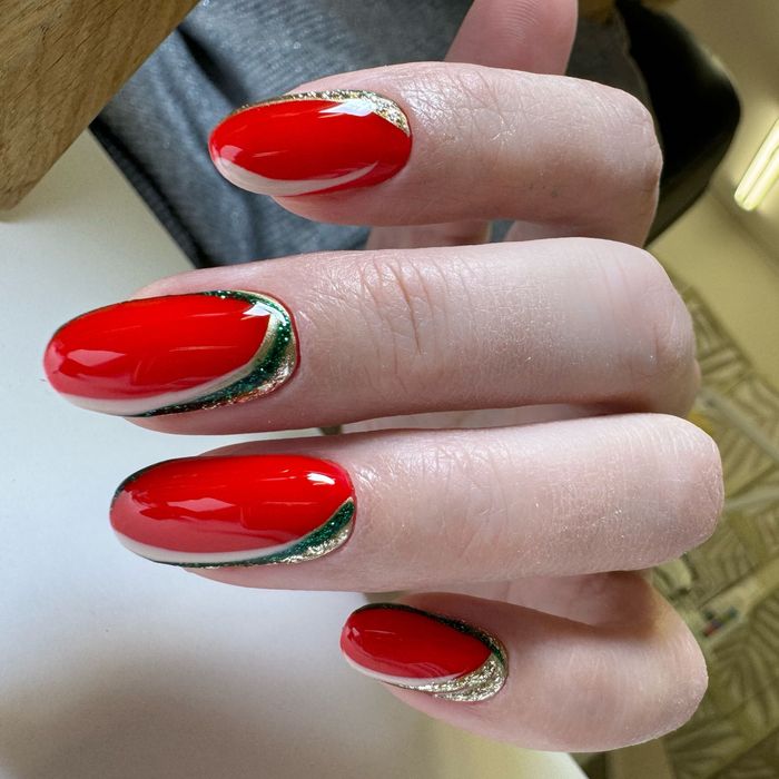 Маникюр и педикюр