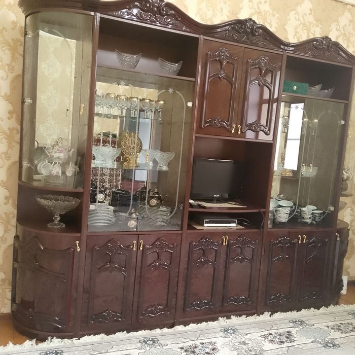 Mebel stenka sotiladi