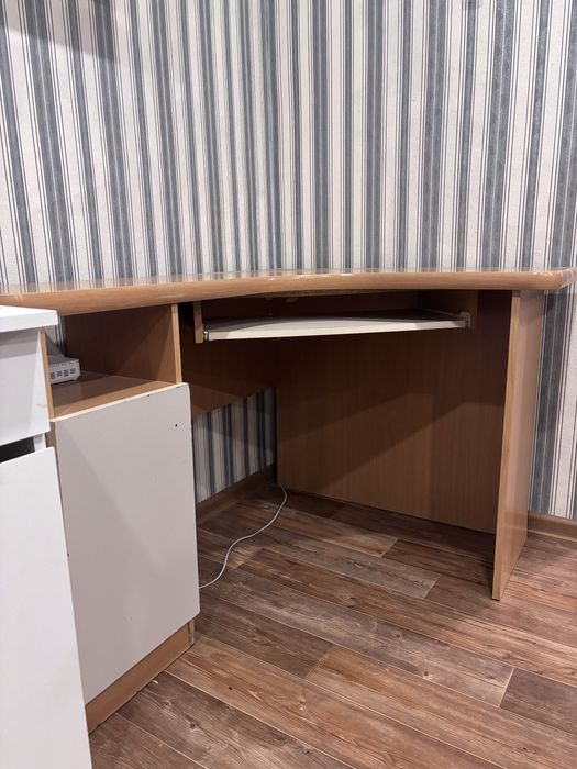 Столы письменный и компьютерный