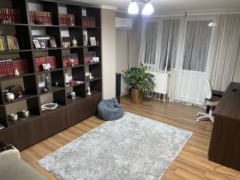 Vand apartament cu 3 camere ultracentral in Salonta etajul 3 din 4