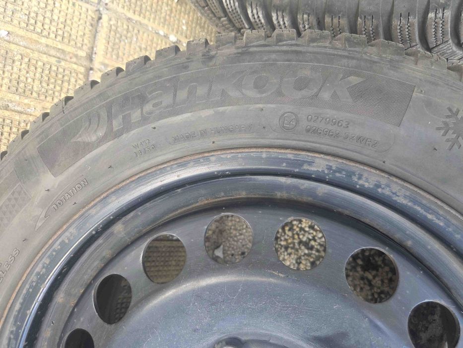 Продавам комплект зимни гуми с джанти Hankook Winter