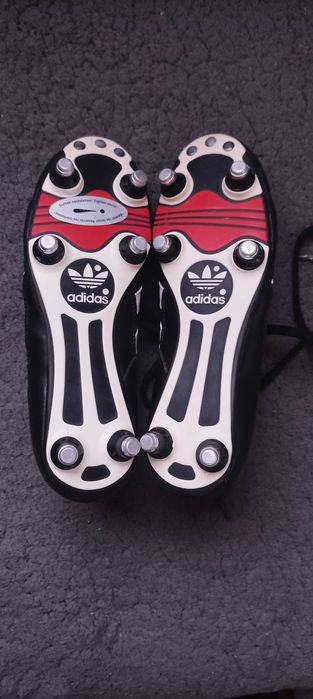 Футболни бутонки