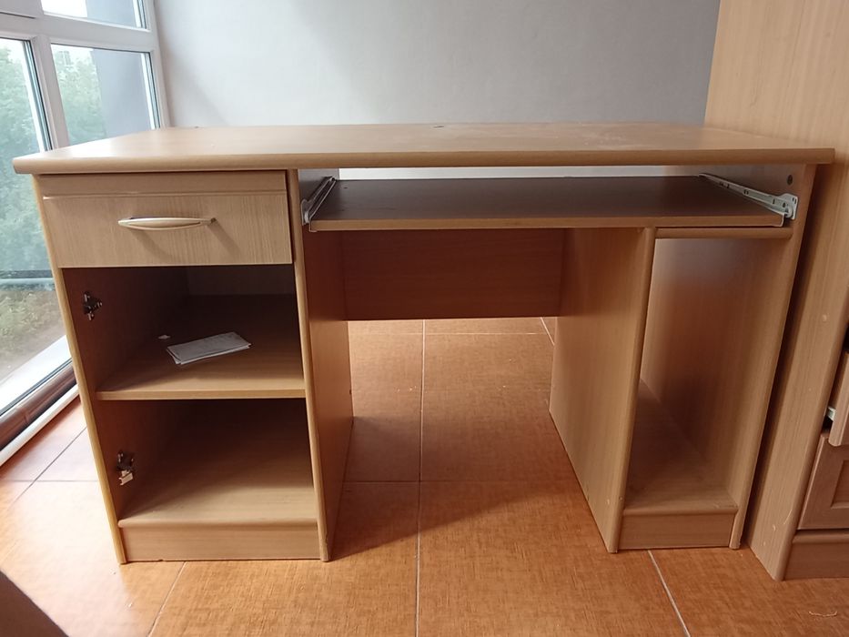 Продам компьютерный стол