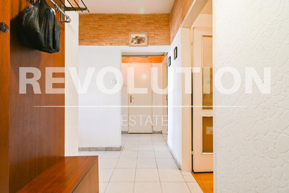 Дава се под наем Тристаен апартамент в София, Света Троица - 110 кв.м за 650 € - Снимка #8