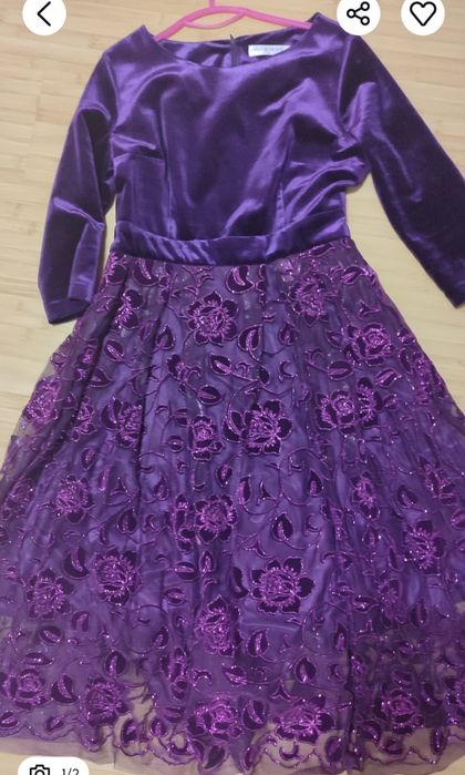 Rochie mov cu sclipici, catifea și dantela