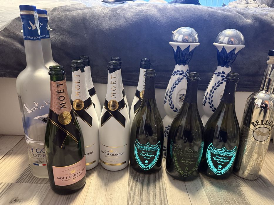 Продавам празни бутилки от марков алкохол