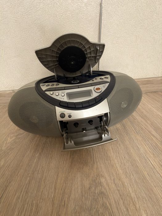 Бумбокс SONY  CD + магнитофон + радио