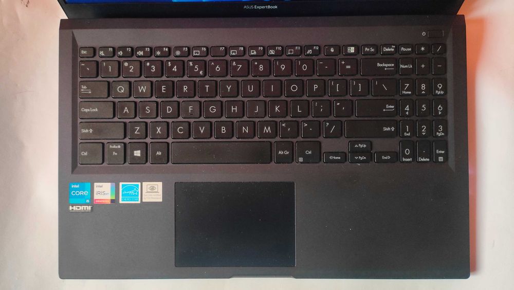 Лаптоп Asus Powerbook B1500C i5/FHD/ 256gb SSD/ 8gb ram