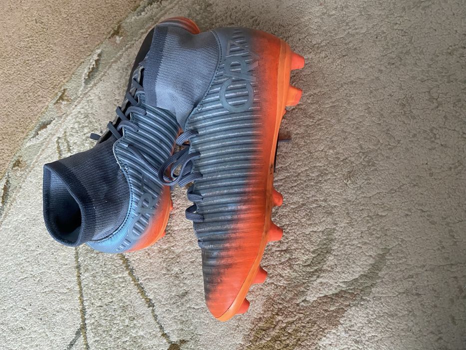 Футболни обувки за деца