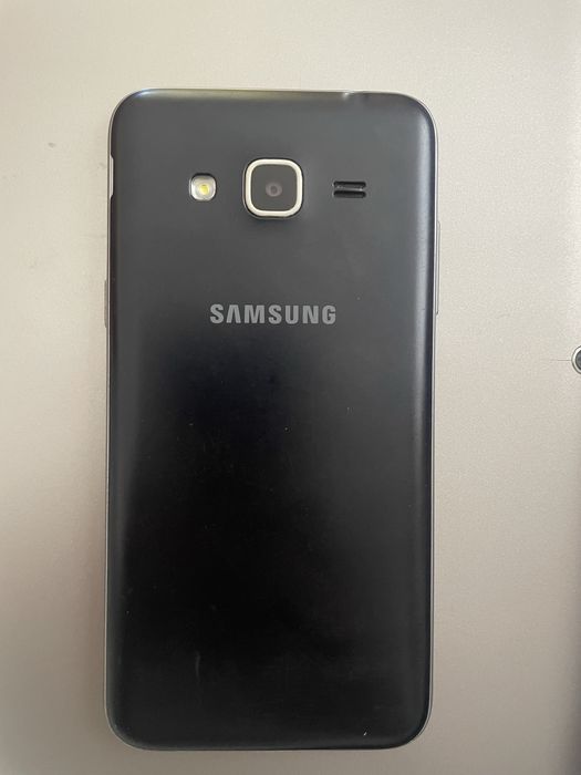 Vand sau la schimb Samsung j3 2015
