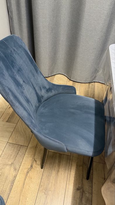 Продается стол со стульями (8 стульев)