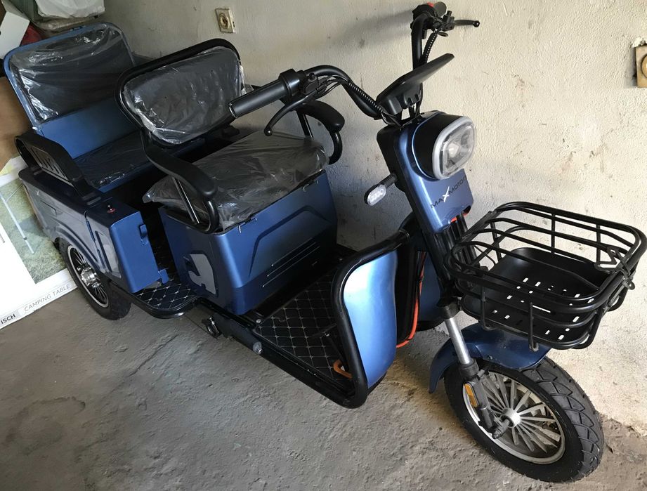 Двуместна електрическа триколка Max Motors CARGO LUX 1500W