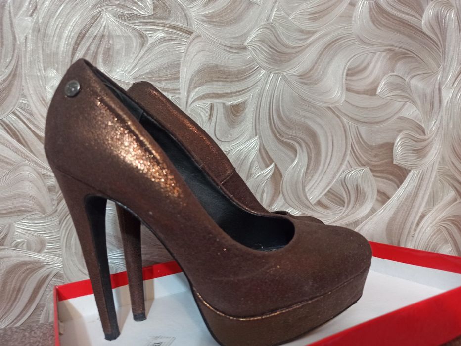 Туфли на каблуке