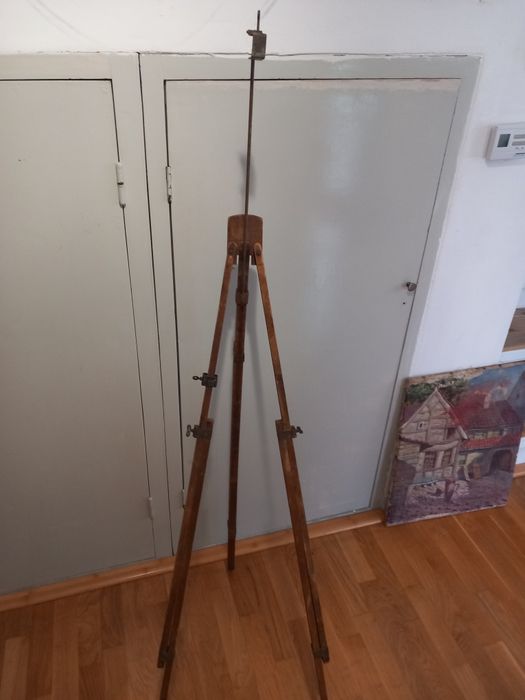 Vând șevalet portabil,vechi în stare bună