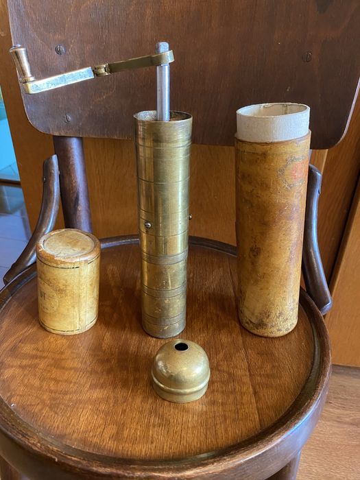 Rasnita vechie cutie originala