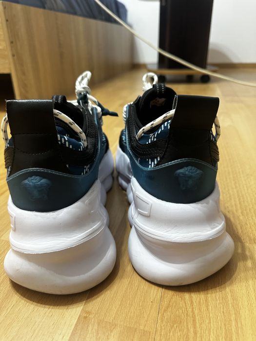Adidasi chain reaction