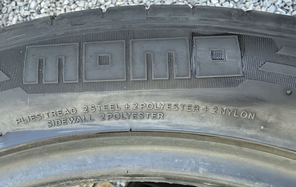 2бр 245/45/18 на 7мм с 22дот Момо