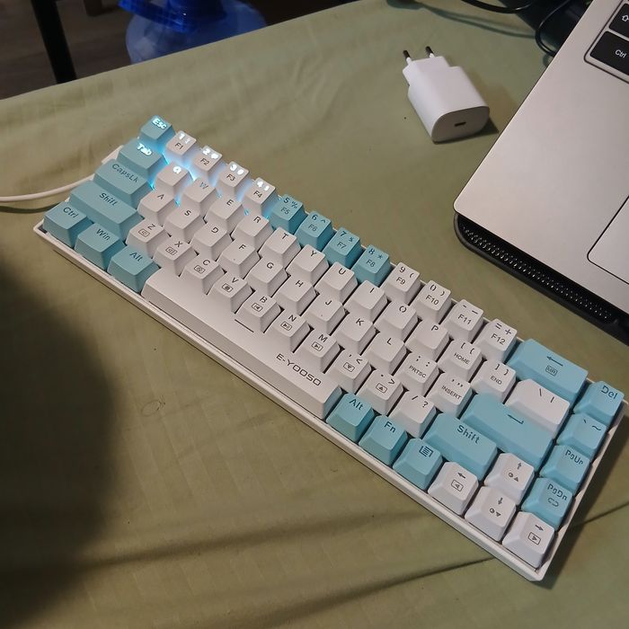 Продам Клавиатуру e-yooso z-686