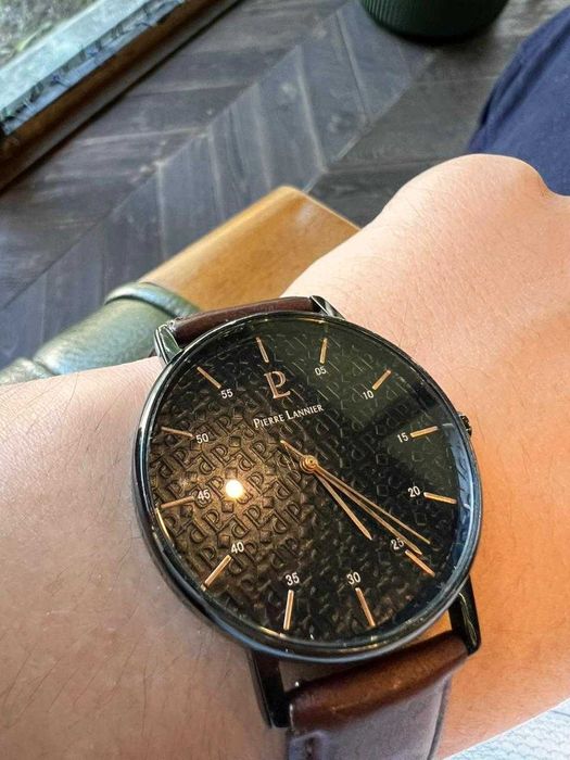 Продам оригинальные часы  Pierre Lannier
