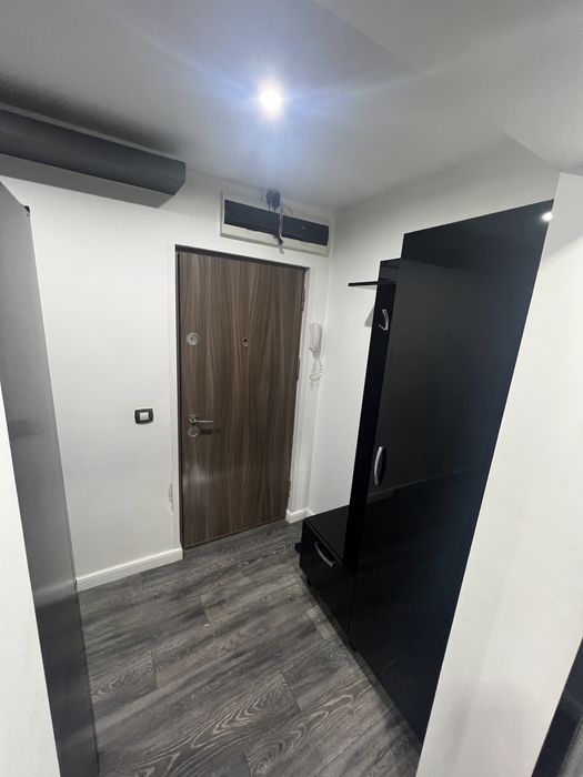 Vand apartament 2 camere renovat cu simț de rǎspundere