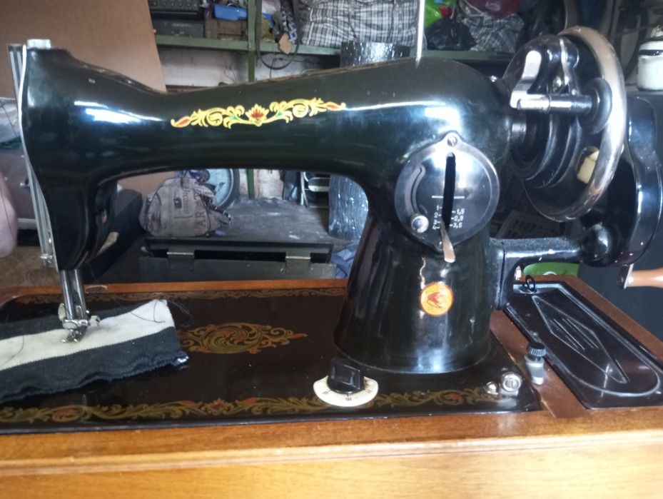 Швейная машинка продам