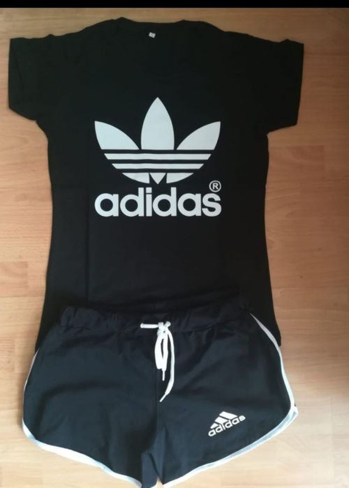 Комплект с къс панталон