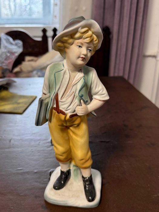 Bibelou baiat din ceramica