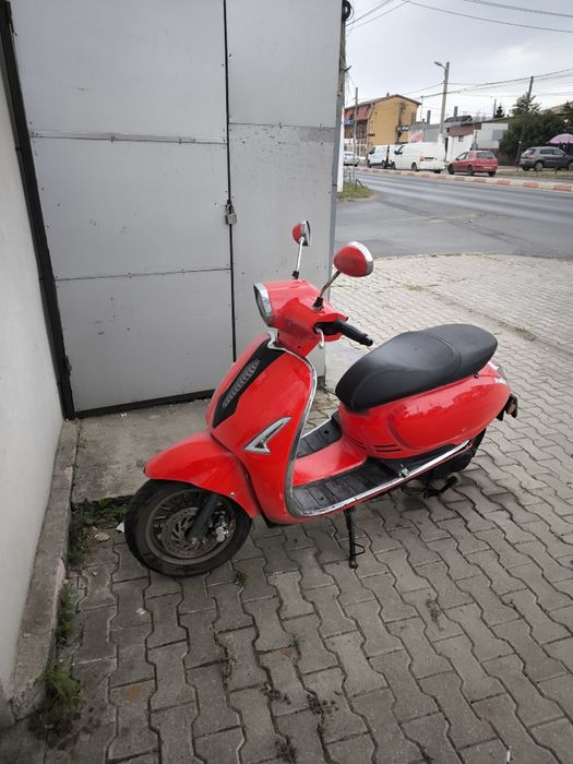 Scuter benzina fara permis  stil vespa