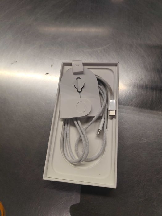 Vând iPhone 16 128 GB UltraMarine 5g