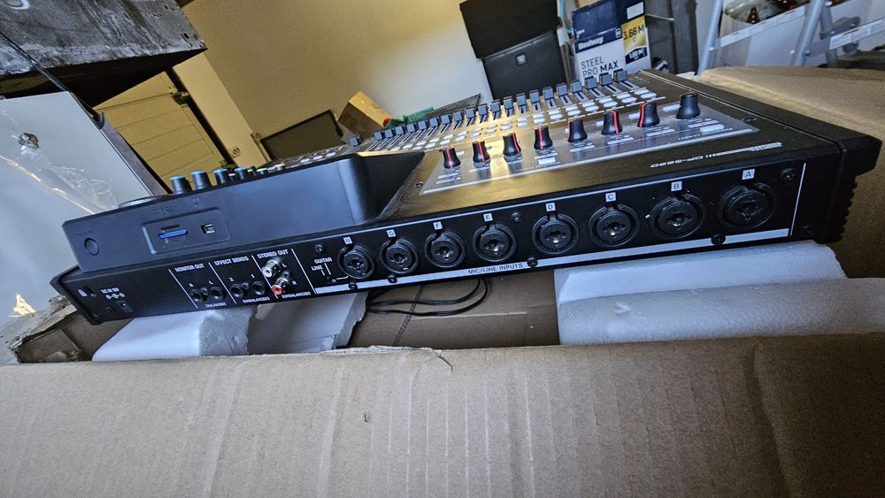 Mixer TASCAM  digital
