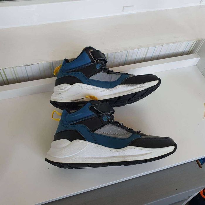 Детски спортни обувки