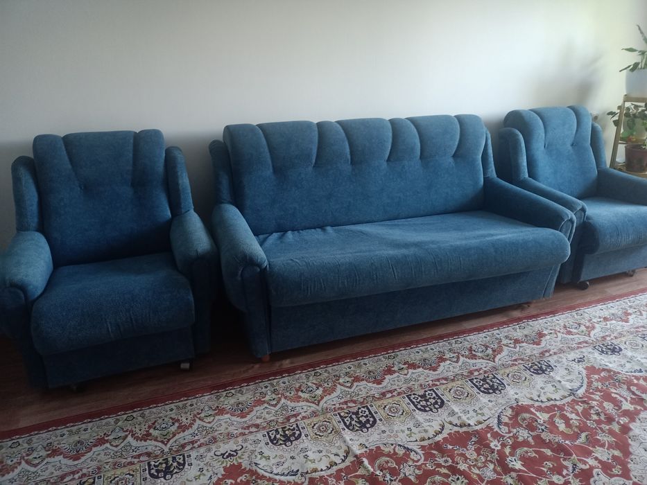 Продам диван и два кресла