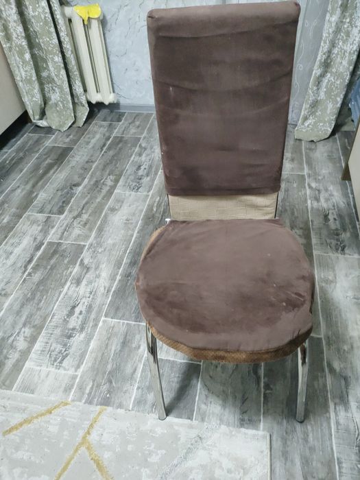 Продам стол с стульями 4 шт