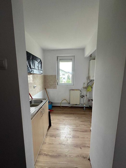 Apartament 2 camere decomandat - zona Milcovului, Campina