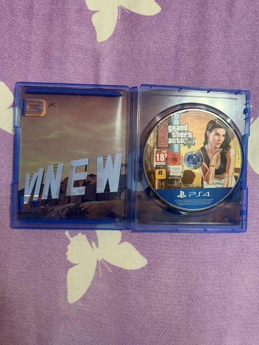 PS4 1TB+2 Manete+Gta V,FC24