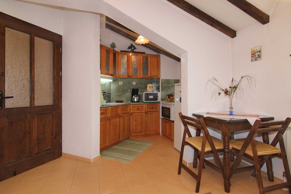 Дава се под наем Двустаен апартамент в Пловдив, Център - 70 кв.м за 408 € - Снимка #10