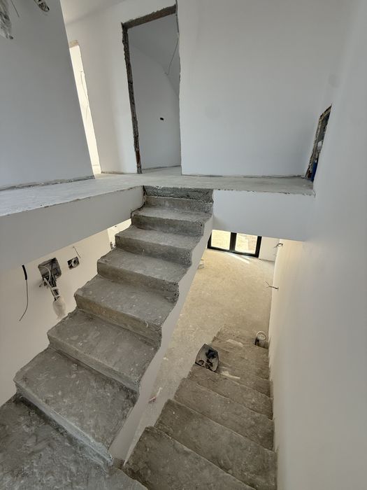 Duplex la Sanandrei ,3 dormitoare,living,bucatarie ,2 bai ,hol si terasa acoperita la pretul de 129500 euro neg direct de la propietar nr  0745758440