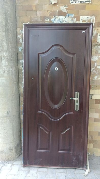 Дверь бу наружная