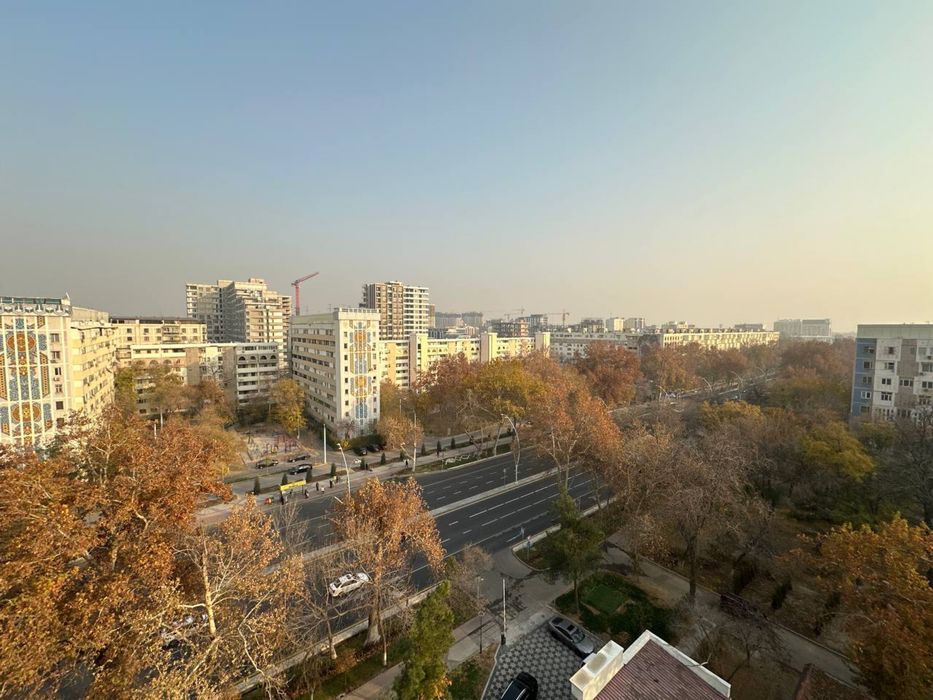 Просторная  трехкомнатная квартира в жк Узбегим от собственника.