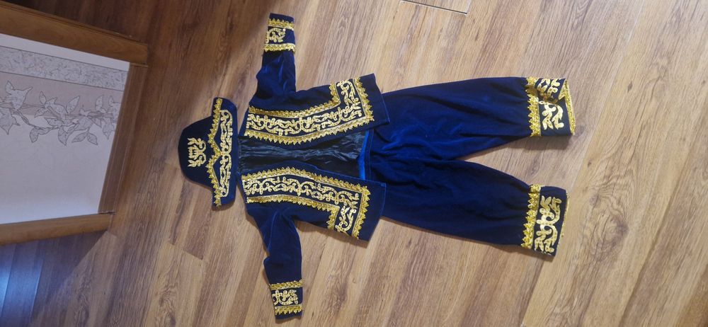 Продам костюм для мальчика