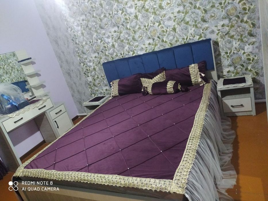 Divan shikaf oynasi pardalari pakrivali bilan sotiladi